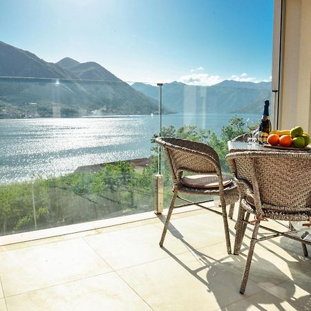 Sea View Apartment For 4 Kotor Exteriör bild