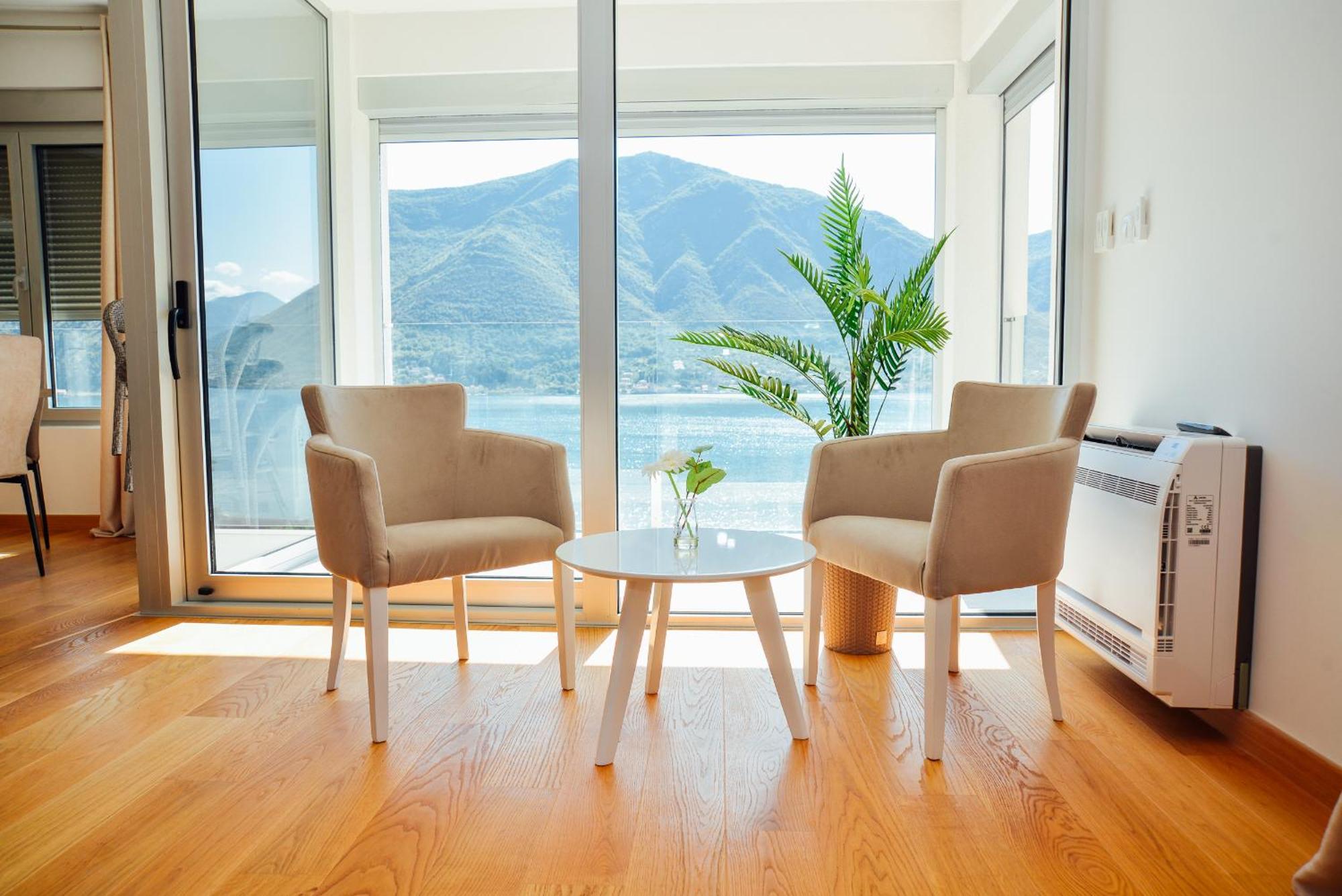 Sea View Apartment For 4 Kotor Exteriör bild