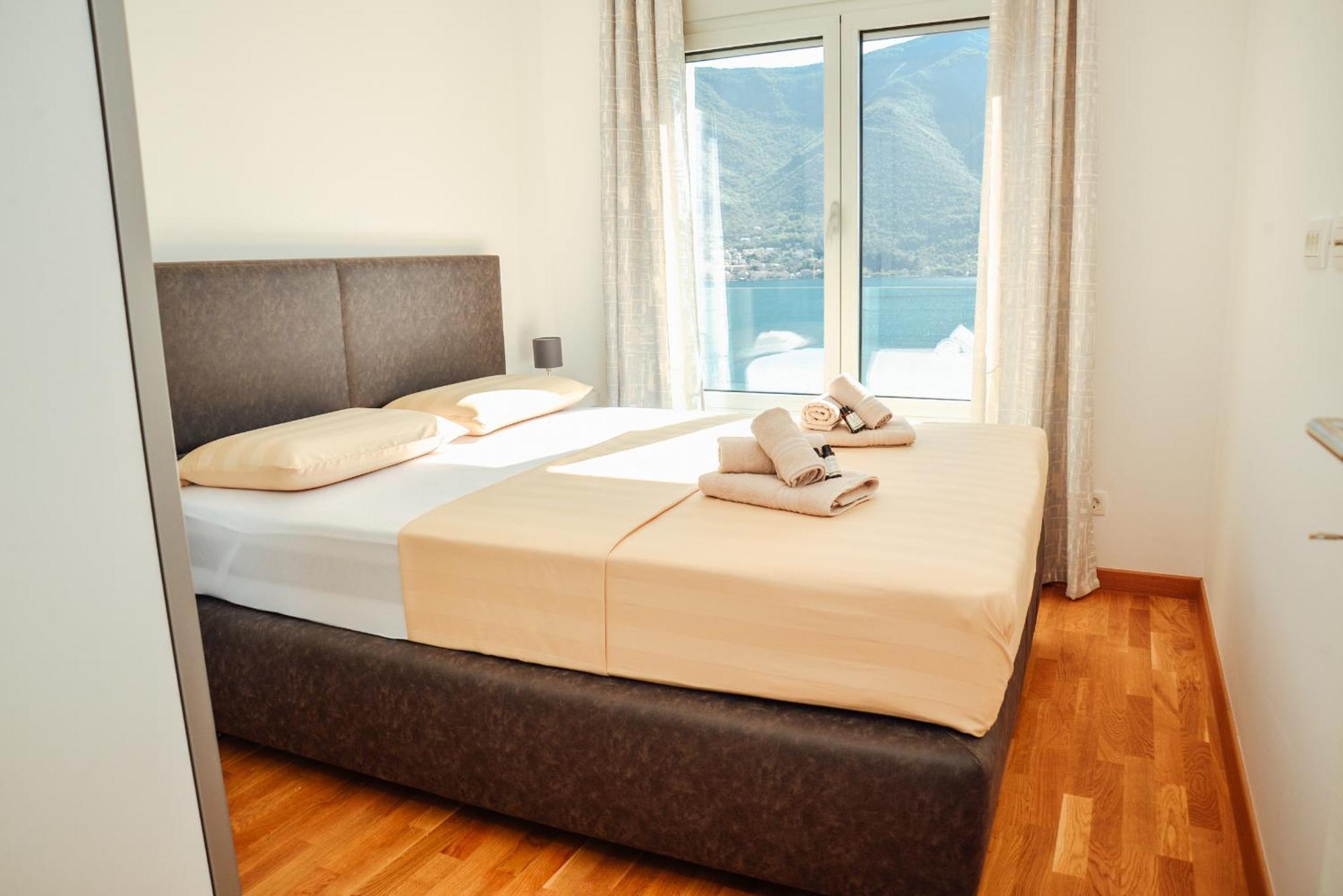 Sea View Apartment For 4 Kotor Exteriör bild