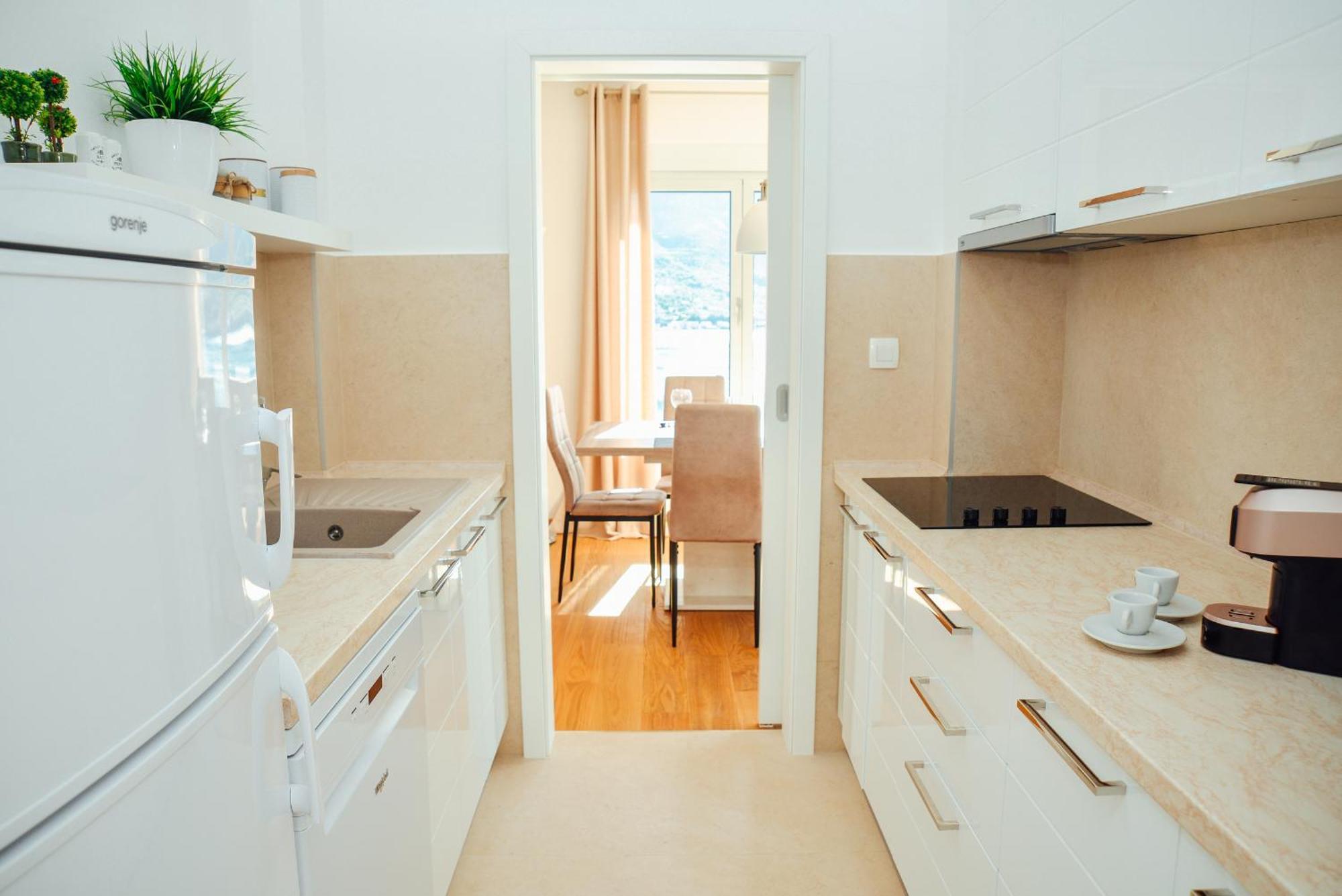 Sea View Apartment For 4 Kotor Exteriör bild