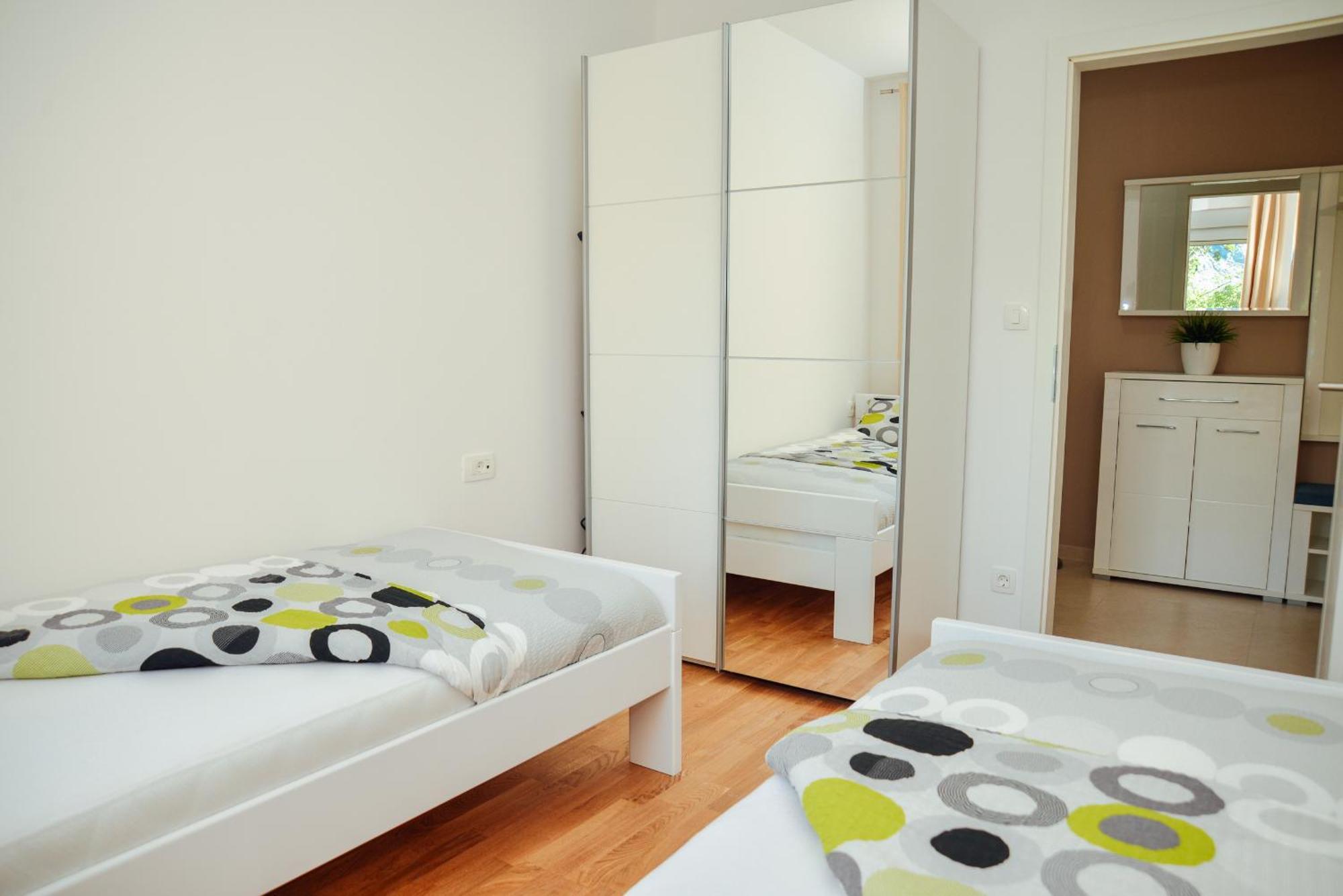 Sea View Apartment For 4 Kotor Exteriör bild