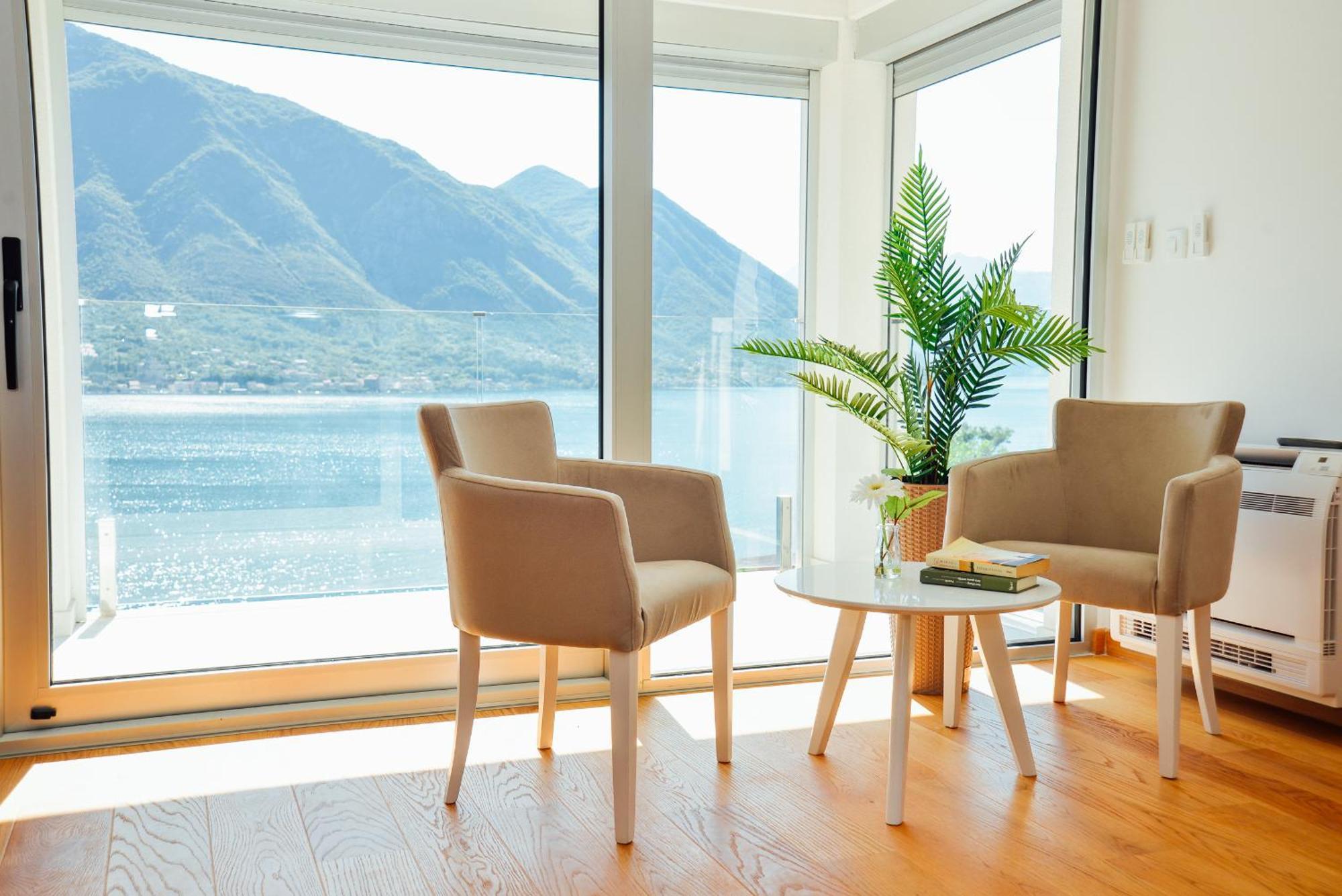 Sea View Apartment For 4 Kotor Exteriör bild