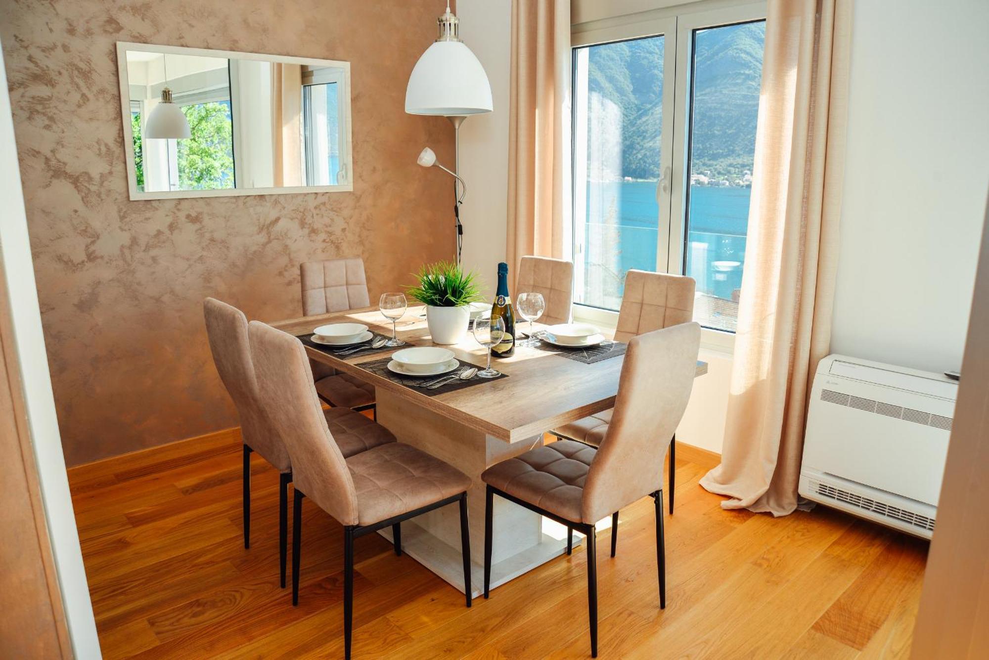 Sea View Apartment For 4 Kotor Exteriör bild